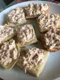 Tostadas (o bruschettas) de atún y verduras