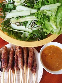 Hình của món Nem lụi nướng.