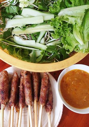 Hình của món Nem lụi nướng.
