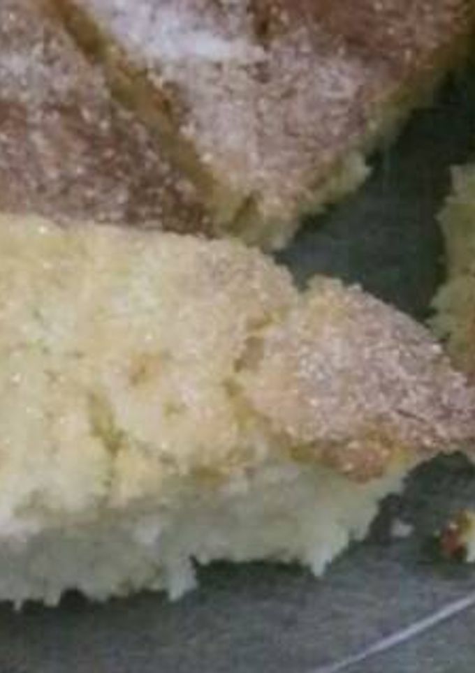 Una foto de Torta con azúcar arriba