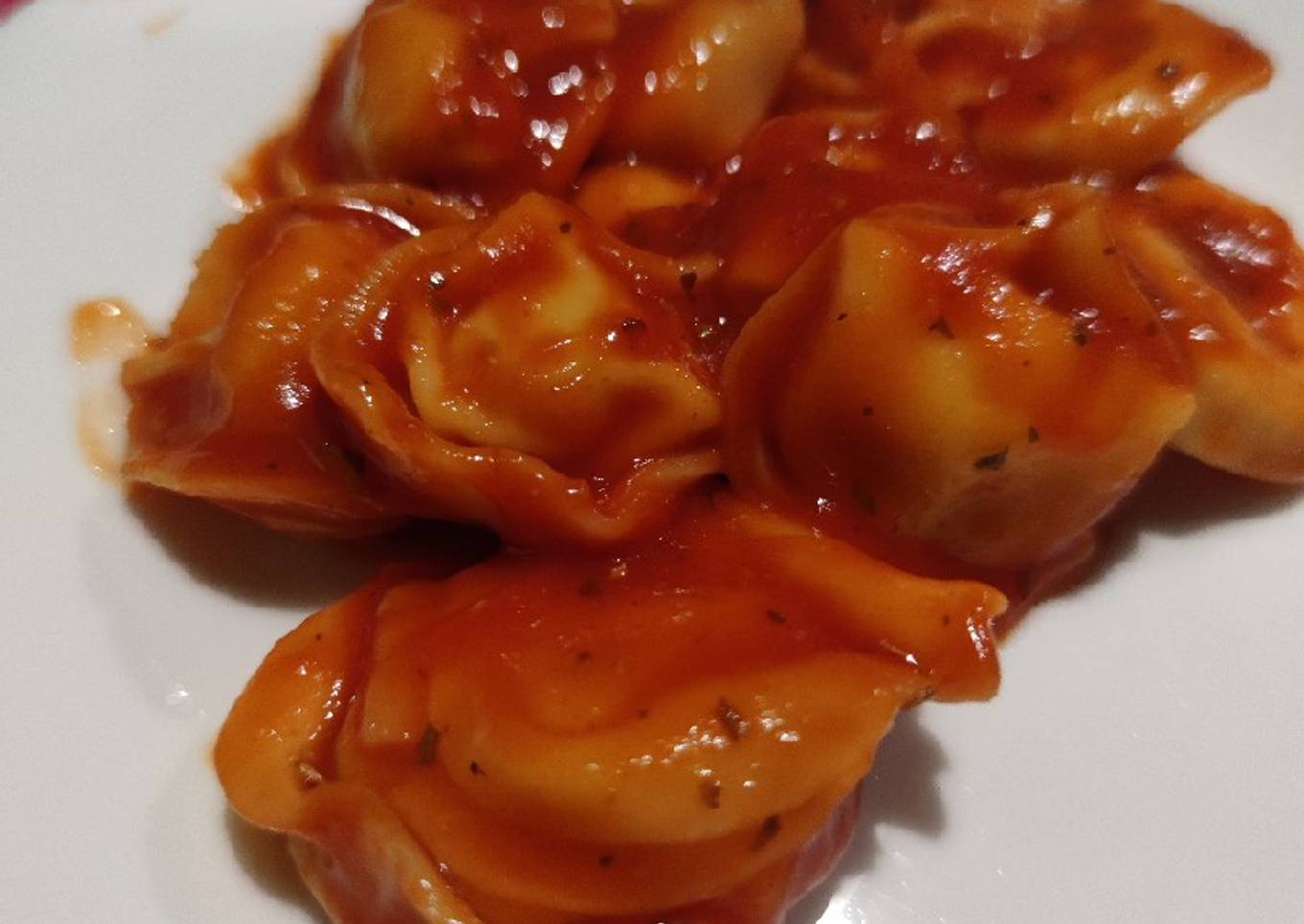 Tortellini de queso con salsa de tomate