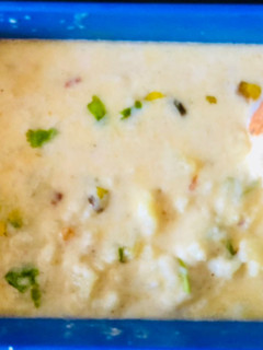 A picture of Mashed potato curry and Bread.