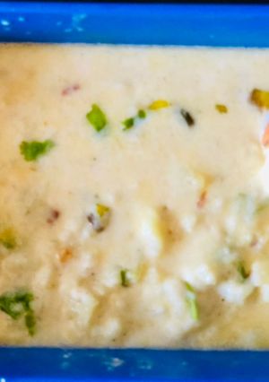 A picture of Mashed potato curry and Bread.
