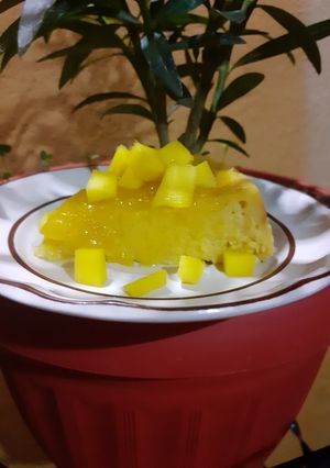 Una foto de Tarta de doble queso con maíz y una compota de mango