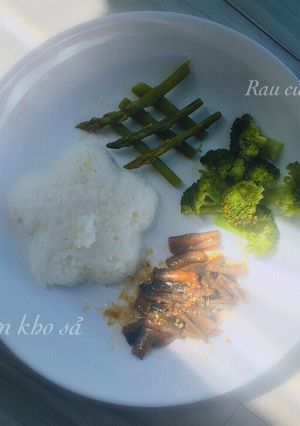 Hình của món Lươn kho sả - ăn dặmĂn kèm với cơm nóng.