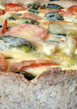 Una foto de Quiché de zapallitos, cebolla, zanahoria y morrón