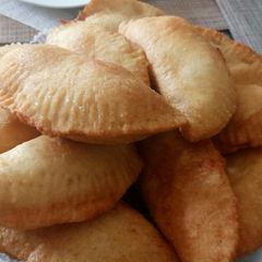 A picture of Panzerotti pugliese deep fried pizza.