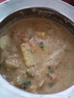 ஹோட்டல் ஸ்டைல் உருளைக்கிழங்கு கிரேவி(hotel style potato gravy recipe in tamil) செய்முறை முக்கிய புகைப்படம்
