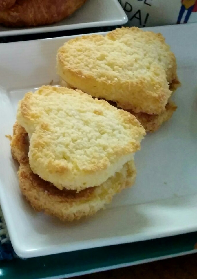 Una foto de Alfajores/Galletas de coco CON SÓLO 3 INGREDIENTES!!