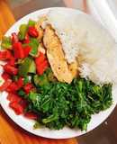 Healthy cùng ức gà áp chảo,ớt chuông và cải kale xào