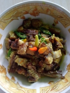 Foto resep Tumis ikan pari asap.