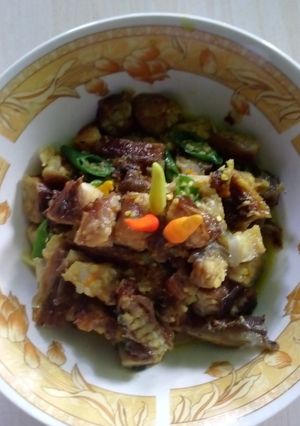 Foto resep Tumis ikan pari asap.