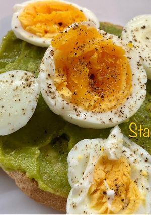 A picture of Toast with Egg and Guacamole!.