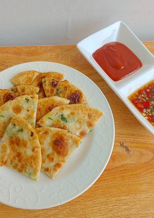 รูปของ Scallion pancake แพนเค้กต้นหอม สไตล์จีน