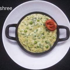 A picture of Methi Malai Mutter.