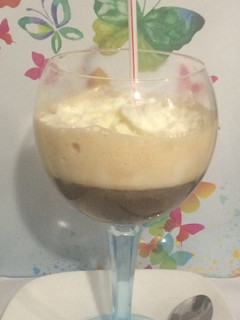 Una foto de Carajillo con nata montada