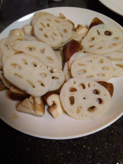 香菇燒蓮藕(家常菜)(簡單料理)(快速料理)(便當菜) 的食譜成品照片