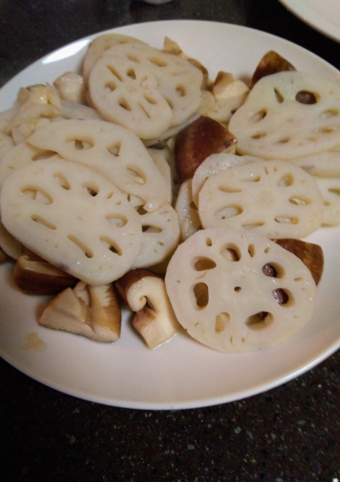 香菇燒蓮藕（家常菜）（簡單料理）（快速料理）（便當菜） 的食譜成品照片