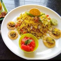 A picture of Mumbai special Bhel.