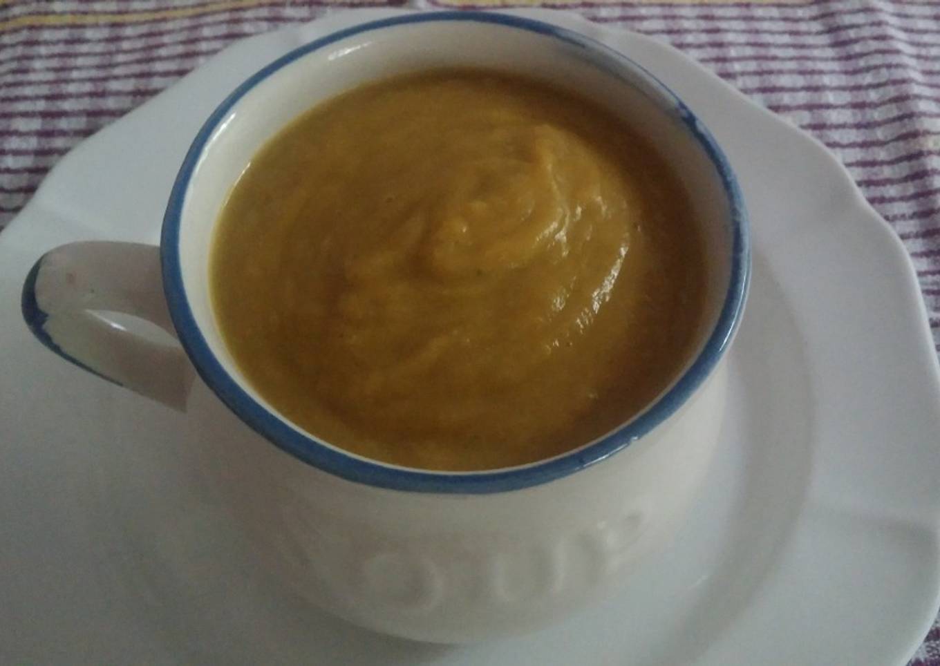 Sopa crema de verduras con pollo