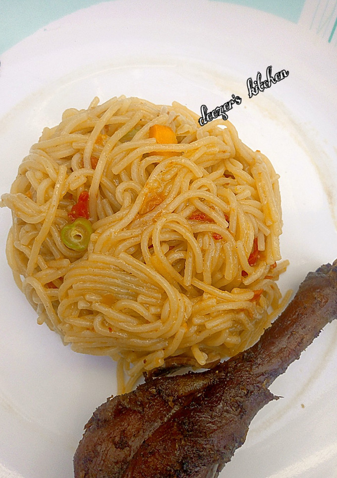 A picture of Jollof spaghetti.