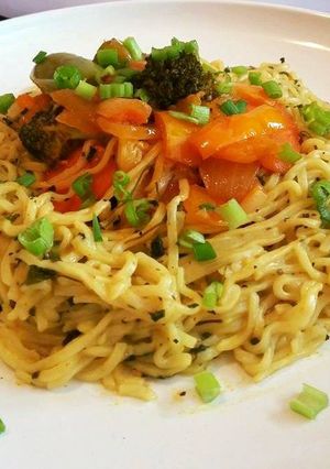A picture of Mexican stir fry with Noodles.