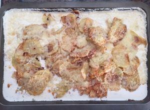 Una foto de Patatas con crema de leche y queso emental