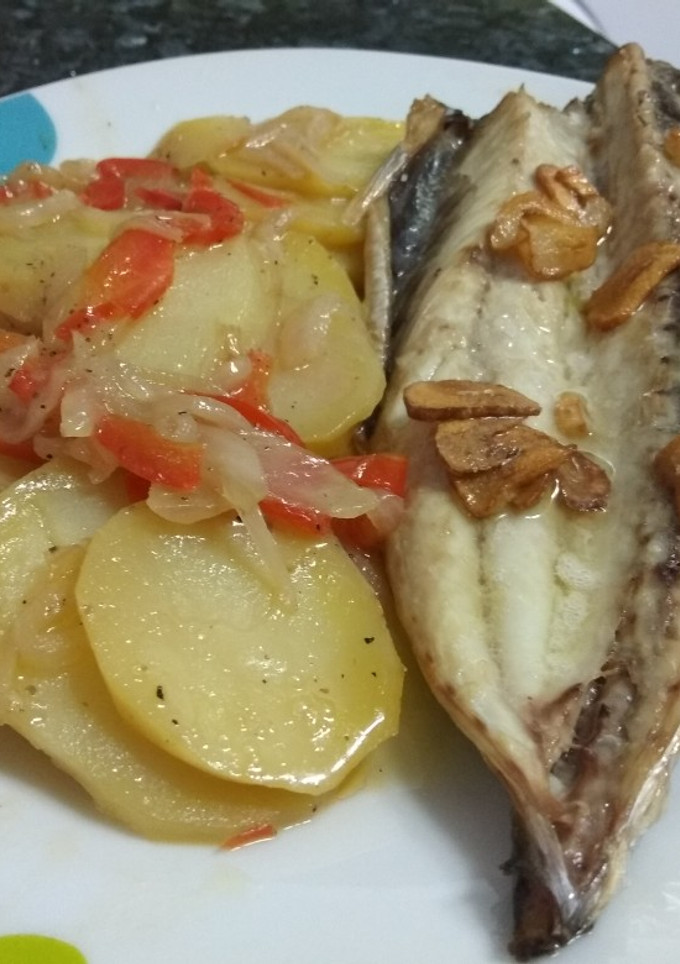 Una foto de Verdel al horno
