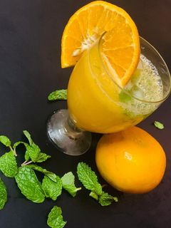 ऑरेंज मॉकटेल(Orange mocktail recipe in Hindi) रेसिपी मुख्य फोटो