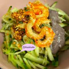 A picture of Gỏi dưa leo tôm khô + mắm tôm.