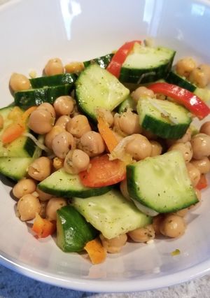 A picture of Chick Peas Salad.