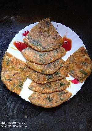 পালং পরাঠা (palak paratha recipe in Bengali) রেসিপির প্রধান ছবি