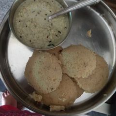 A picture of Rava Idli.