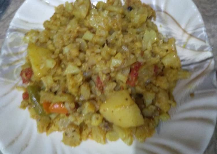 Recipe of Favorite Aloo Gobhi Recipe(potatoes and cauliflower)