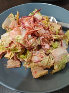 Una foto de Ensalada tropical 🦀🍍