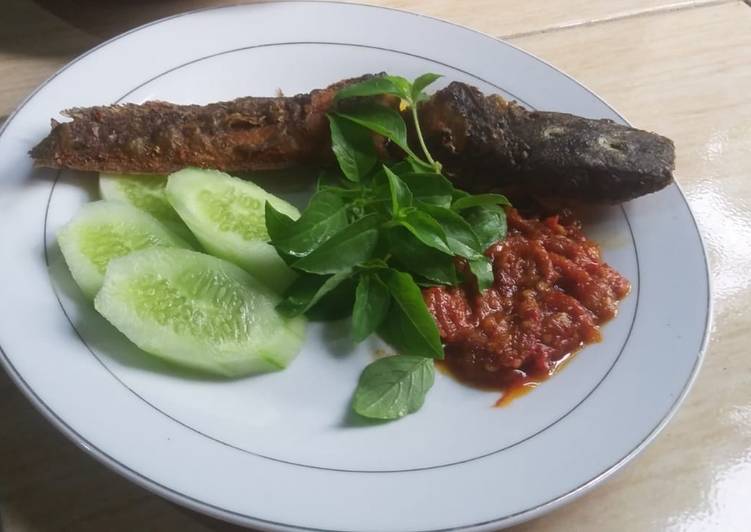 Cara Gampang Menyiapkan Lele goreng sambel tomat, Menggugah Selera