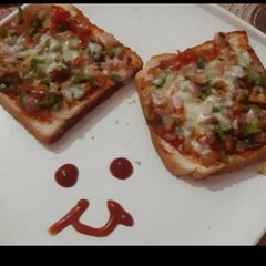 A picture of Bread Pizza.
