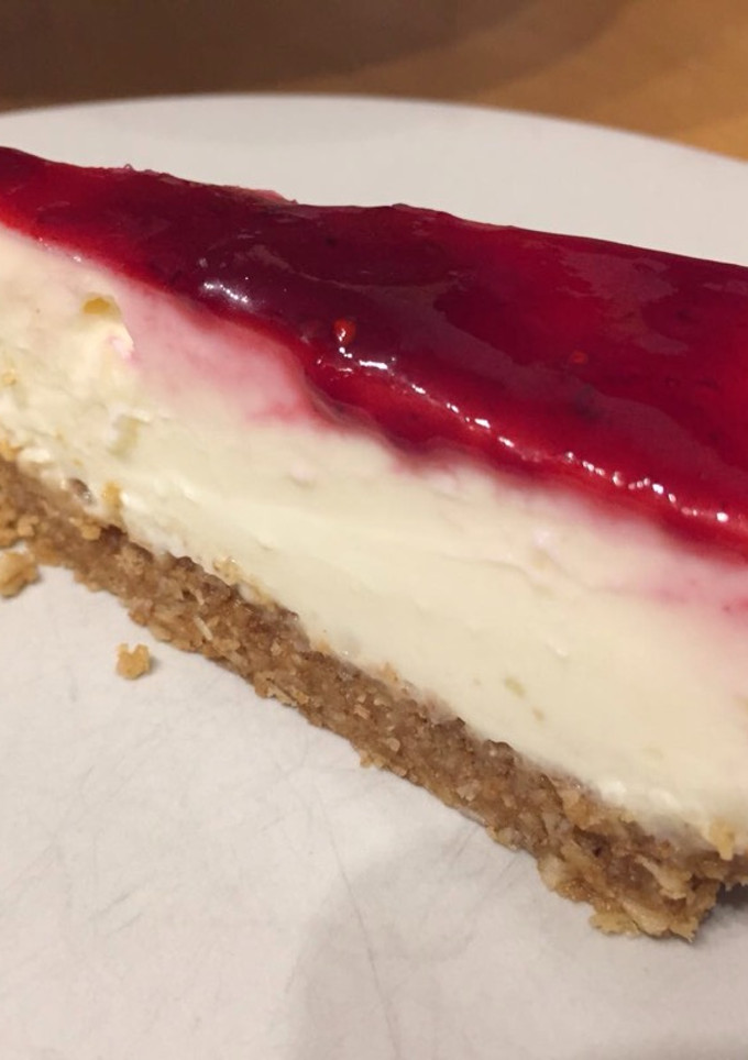 Una foto de Tarta de queso con mermelada de moras
