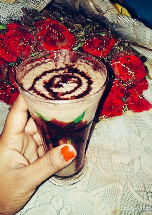 ओरियो मिल्कशेक (oreo milkshake recipe in Hindi) रेसिपी मुख्य फोटो