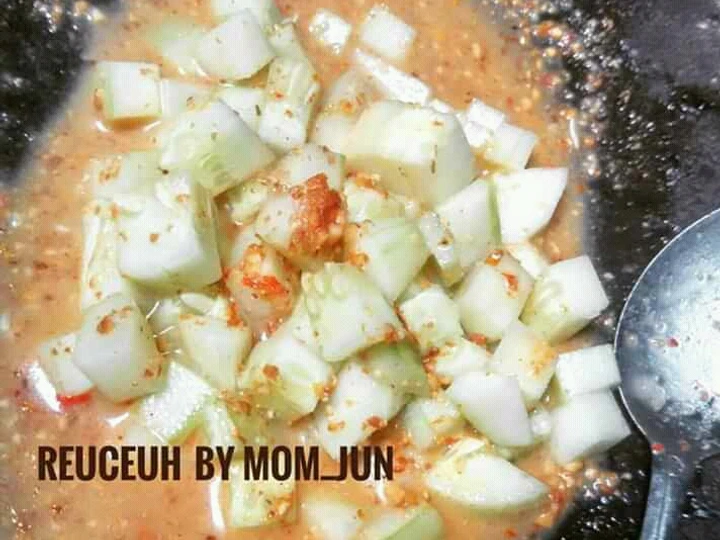 Langkah Mudah untuk Membikin Resep  Rujak Timun/ Reuceuh Bonteng yang Lezat Sekali, Sempurna