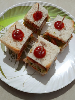 ब्रेड सैंडविच (Bread Sandwich recipe in hindi) रेसिपी मुख्य फोटो