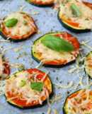 Minipizzas margarita de calabacín en freidora de aire