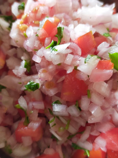 A picture of Onion-Tomato Salad.