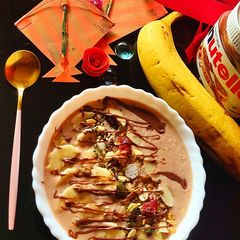 A picture of Banana Nutella smoothie Bowl.