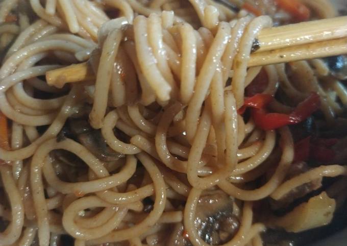 Вкусные спагетти с фаршем и овощами, пальчики оближешь