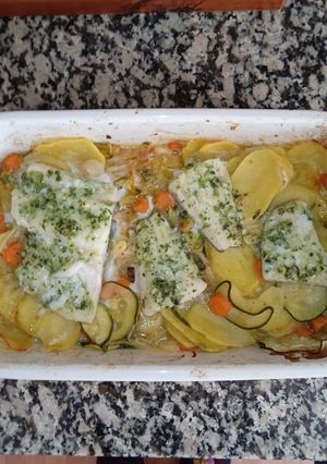 Una foto de Bacalao al horno con verduras
