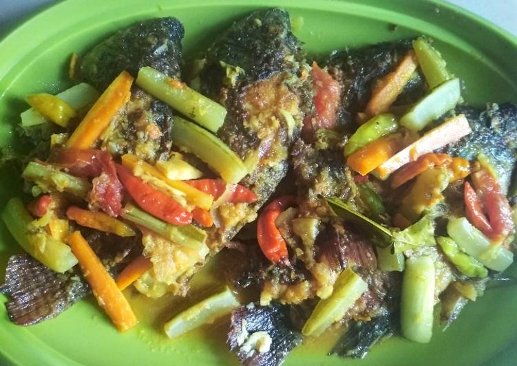 Cara membuat Acar ikan mujair yang nikmat Untuk Jualan