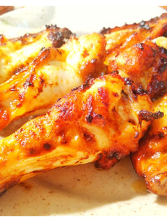 Una foto de Alitas de pollo a la piña picante en freidora de aire Cosori 5, 5 L