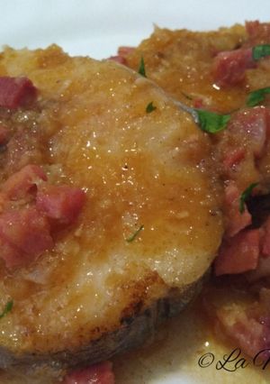 Una foto de Merluza en salsa de jamón serrano al cava