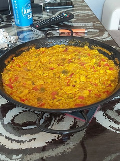 Una foto de Paella de pollo